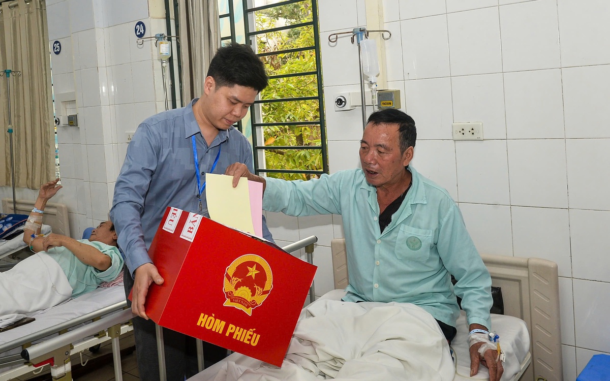 Ballot Boxes Brought to Hospital Bedsides: Touching Moments on Election Day